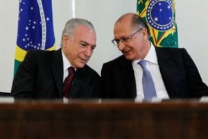 O que Alckmin e Temer têm a ganhar e a perder com uma aliança?