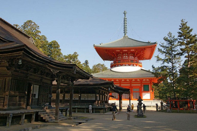 O local de peregrinação budista abriga mais de cem templos (Foto: Wikipedia) 