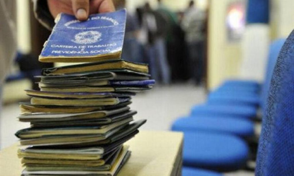 Emprego ou direitos? A resposta para a pergunta que segue atual