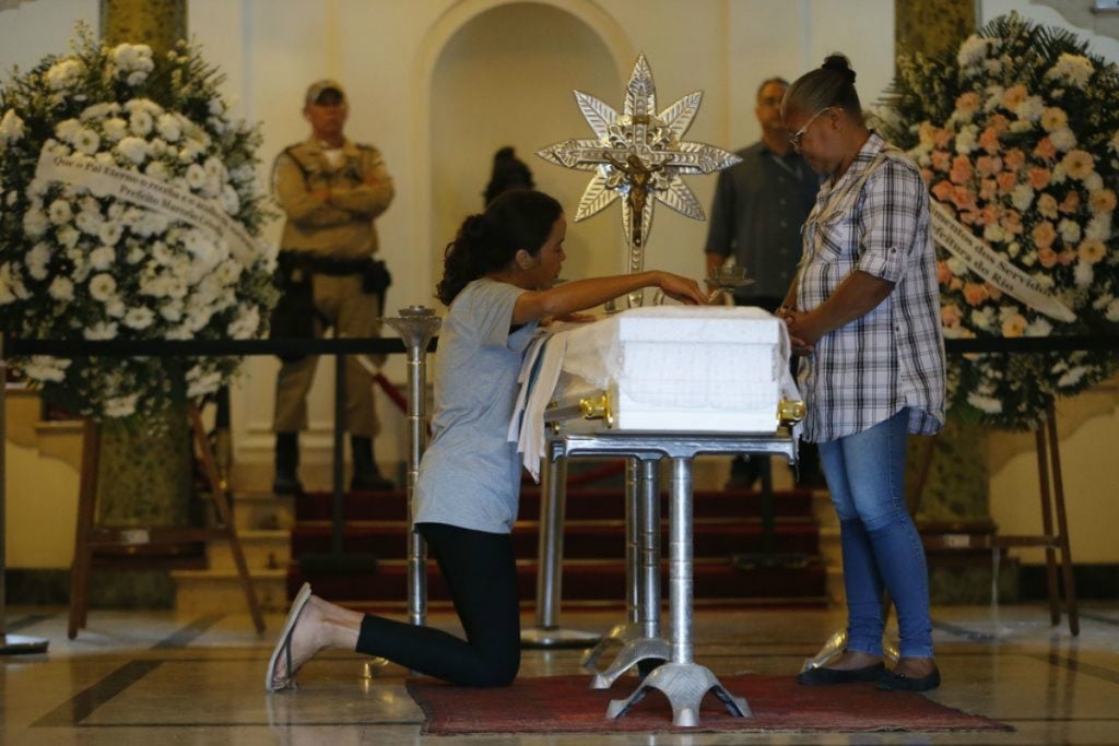 É preciso dizer não ao sacrifício diabólico de crianças e adolescentes