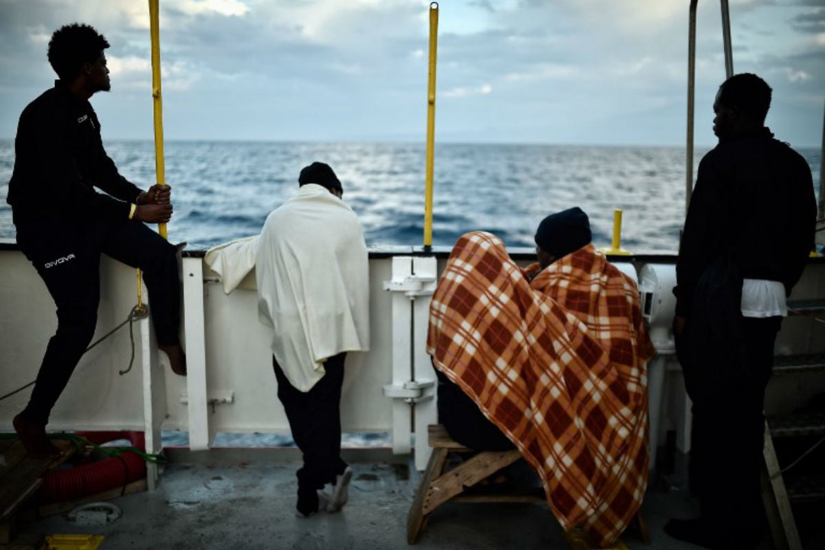 629 pessoas, entre elas sete grávidas e 123 menores sozinhos, foram resgatadas no Mediterrâneo. Itália e Malta se recusaram a recebê-los 