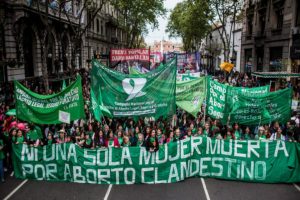 Argentina: campanha pró-aborto revela tensões entre governo e igreja