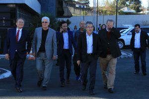 Senadores da CCJ inspecionam carceragem onde Lula está preso