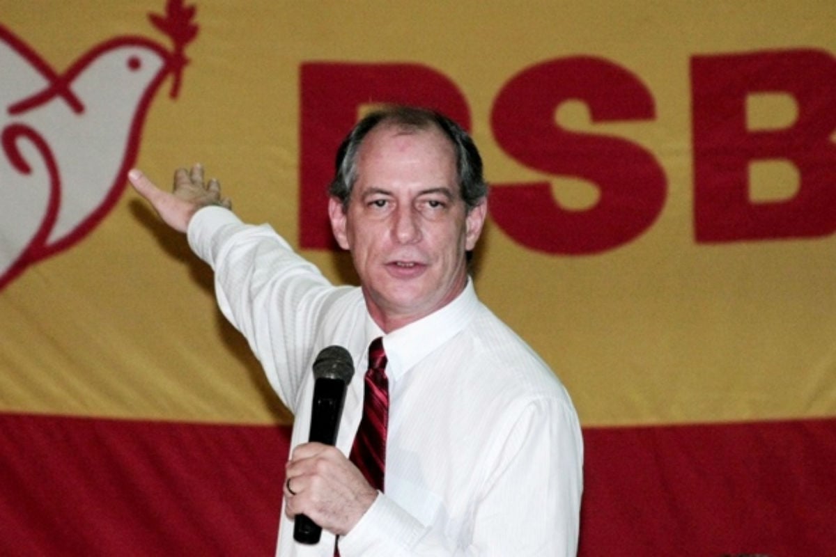 Mais distante dos petistas, PSB avança em negociação com Ciro
