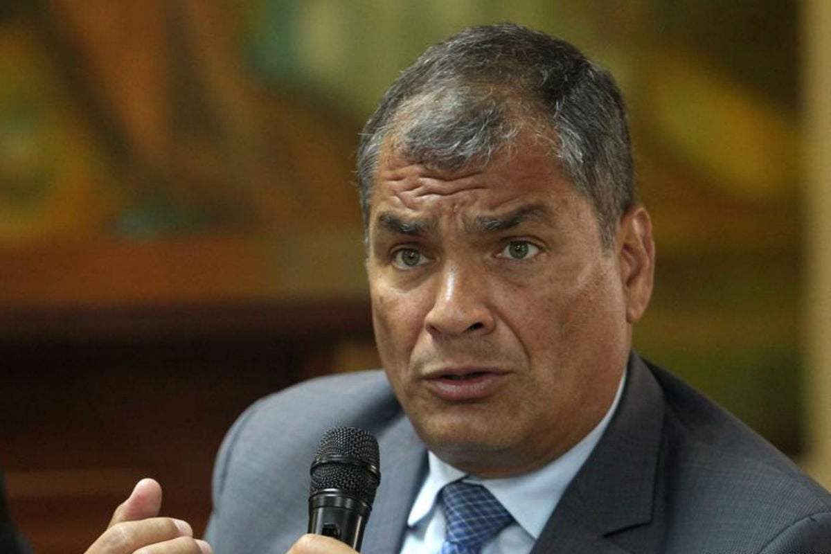 Equador ordena prisão do ex-presidente Rafael Correa