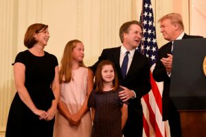 Escolha de Trump deixa Suprema Corte mais conservadora