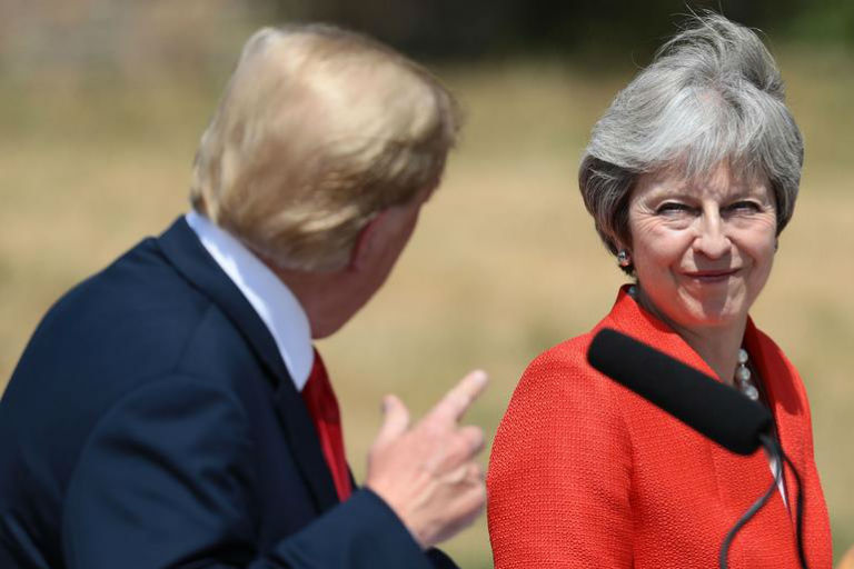 “Trump me disse para processar a UE”, afirma May