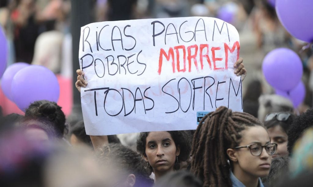 Mulheres negras e indígenas são as que mais morrem ao abortar