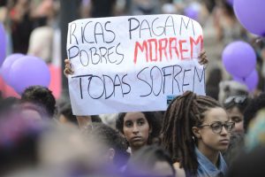 O Brasil vai continuar a tratar o aborto como um crime?