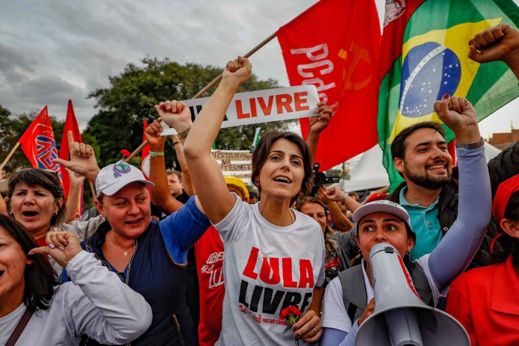 Cortejado por PT e Ciro, PCdoB recusa aliança por enquanto