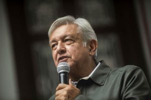 Presidente do México classifica eleição de Milei na Argentina como 'gol contra'