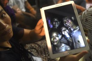 O difícil resgate de jovens presos em caverna na Tailândia
