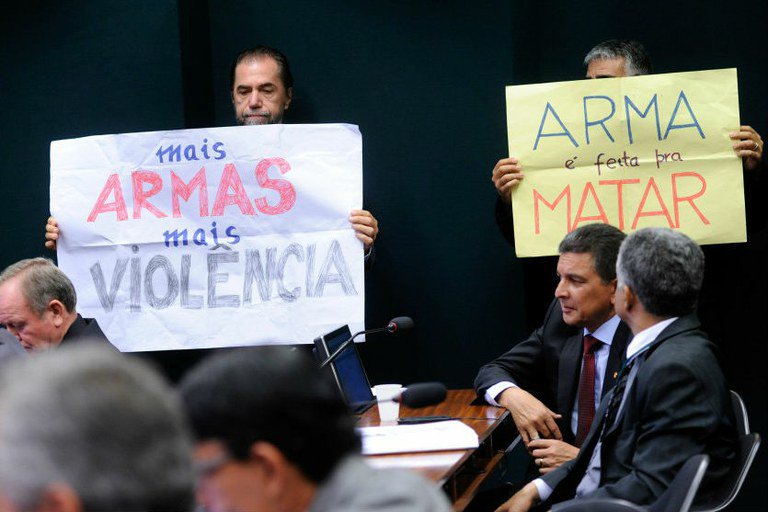 Campanha pelo livre porte de armas é desafio aos cristãos