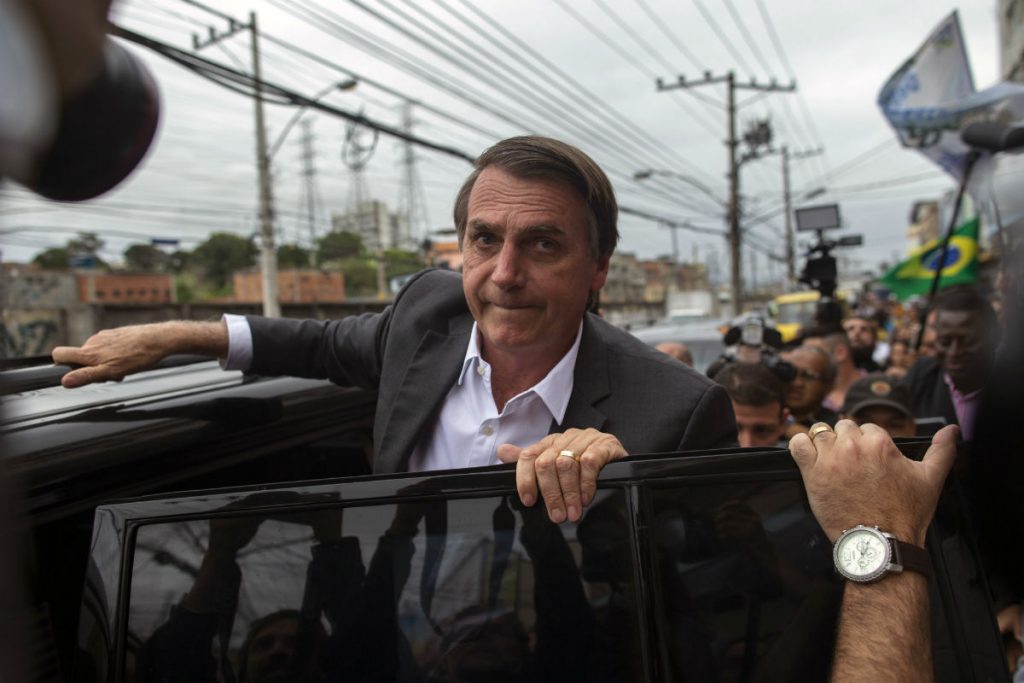 Voto decisivo, Moraes pede vista sobre acusação contra Bolsonaro