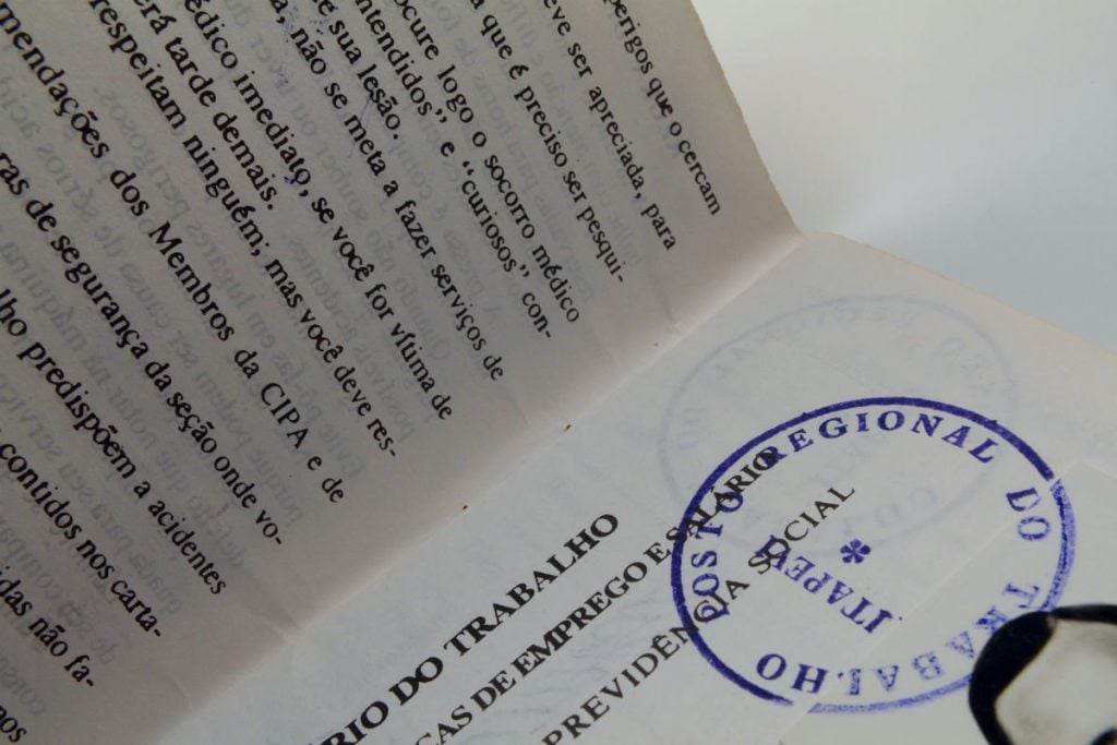Desemprego cai para 12,3% no trimestre encerrado em julho