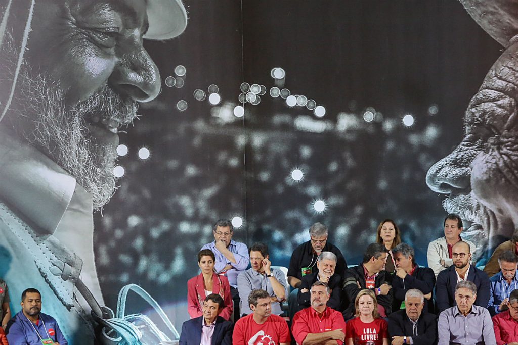 PT confirma Lula ao Planalto e Haddad associa Alckmin a Temer