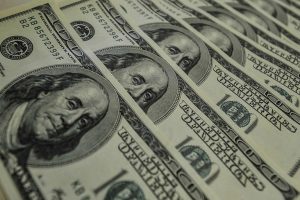 Dólar supera os 4 reais pela primeira vez desde março de 2016