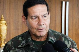 Quem é o general Mourão, vice de Bolsonaro?