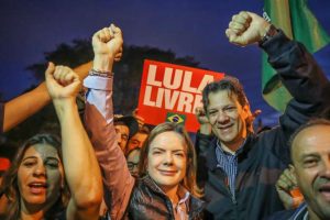 Além de Haddad e Manuela, Gleisi participa de 