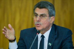 A favor de controle de fronteira, Jucá deixa liderança do governo