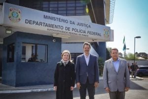 Juíza impede Gleisi de atuar como advogada e cobra 31 milhões de Lula