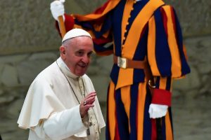 Papa Francisco é hospitalizado por 'infecção respiratória'