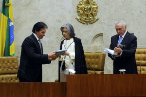 Os três poderes e a desarmonia com os interesses do povo
