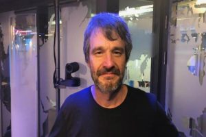 “Bolsonaro representa a banda podre do Brasil”, diz Adão Iturrusgarai