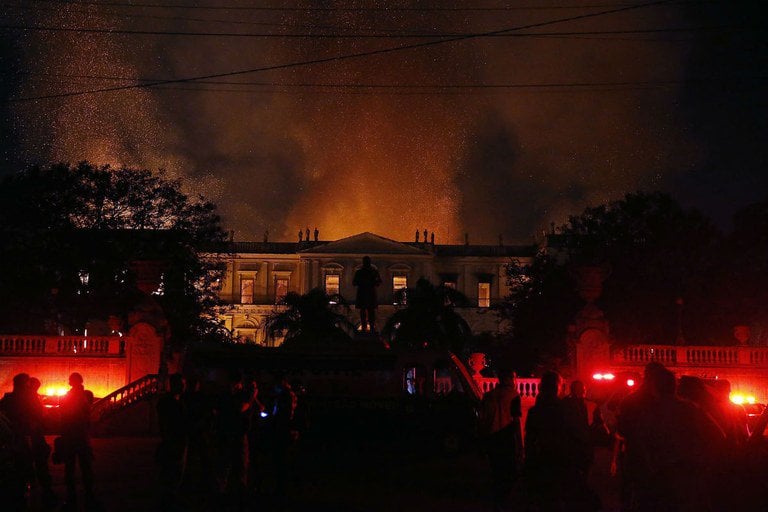 Maior parte do acervo do Museu Nacional, no Rio, foi destruída por incêndio 