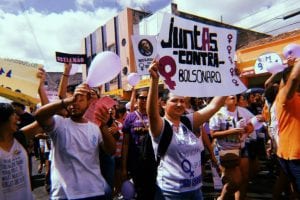 No dia do #EleNão, Jair Bolsonaro recebe alta do hospital