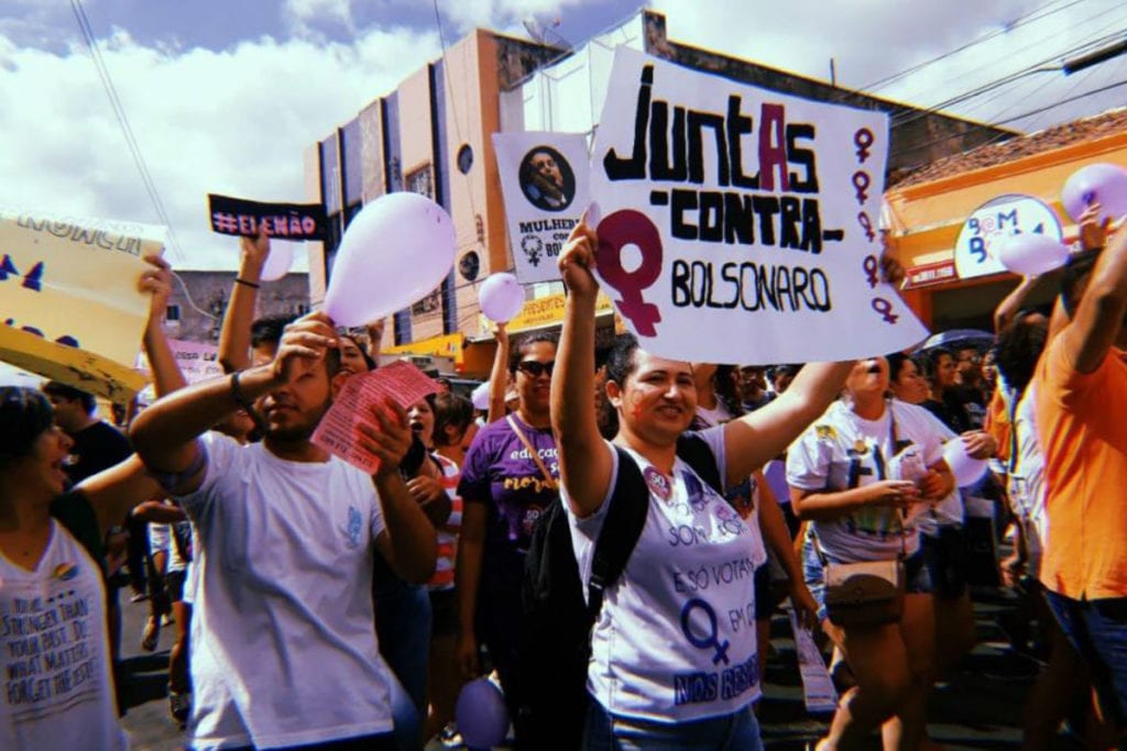 No dia do #EleNão, Jair Bolsonaro recebe alta do hospital
