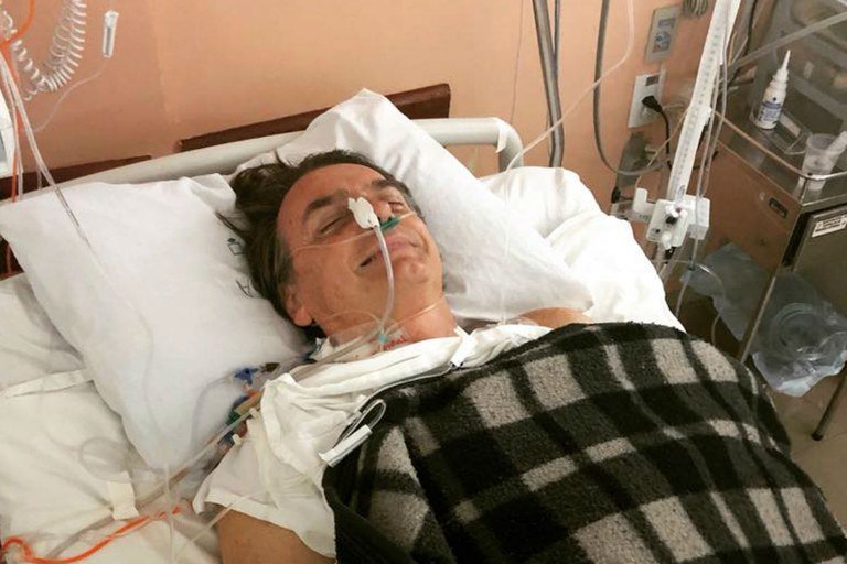 Bolsonaro passa bem após cirurgia de emergência