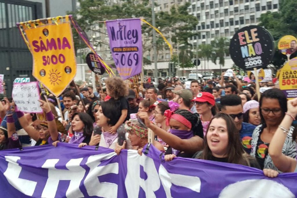 #EleNão: manifestações contra Bolsonaro reúnem milhares pelas capitais