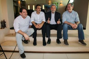 Entre palanques de Haddad e Ciro, Camilo caminha para vitória no Ceará