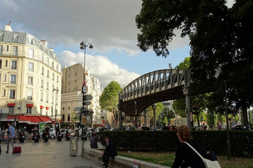 Cracolândia de Paris se alastra no coração de um bairro “hipster”