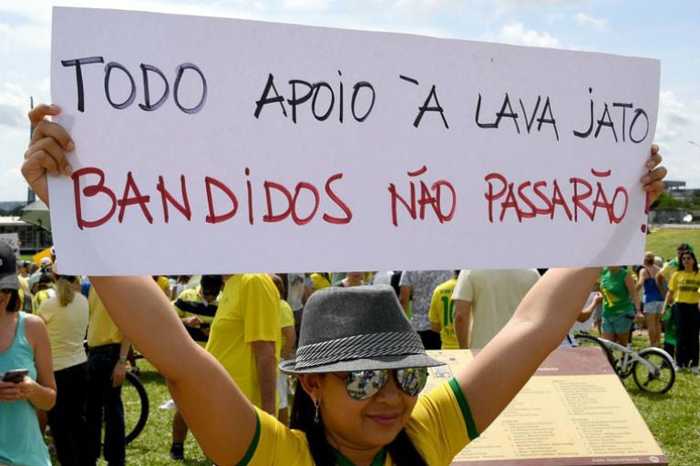 Protesto em Brasília em apoio à Operação Lava Jato 