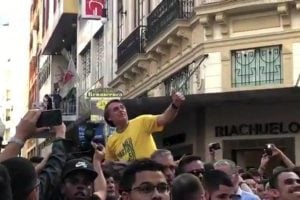 Bolsonaro resgata teoria conspiratória e usa vídeo antigo para insinuar que o PT ordenou facada