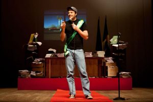 Comediante entra no trending topics do Twitter com #CalaBocaGentilli