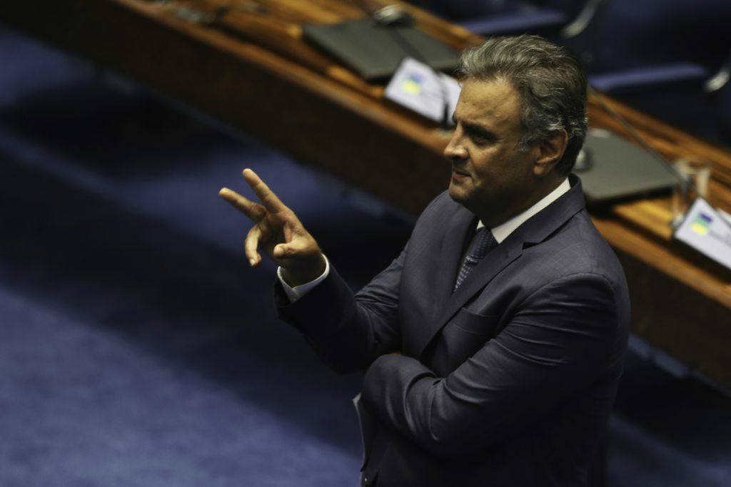 Ministério Público mira Aécio e reabre ação sobre aeroporto de Cláudio