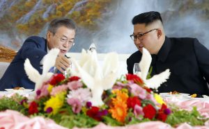 Coreias reforçam compromisso com desnuclearização