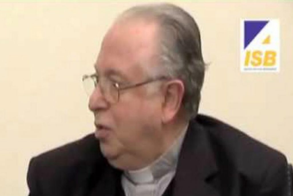Papa expulsa influente padre pedófilo no Chile