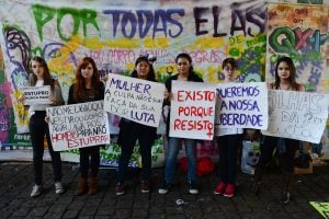 O que pode ser feito aos invasores do 'Mulheres Unidas contra Bolsonaro'?
