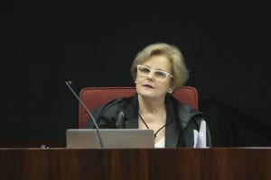 Vista de Weber suspende julgamento de licença paternidade no STF