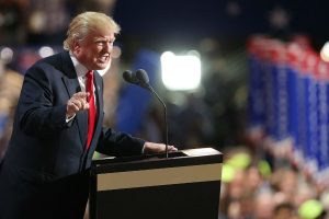 Comissão do Senado americano aprova candidato de Trump à Suprema Corte