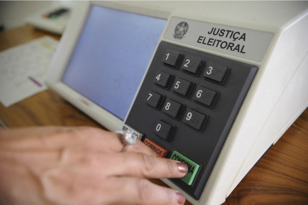 Juiz que queria recolhimento de urnas eletrônicas é afastado do cargo