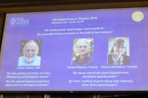 Trio conquista Nobel de Física por pesquisa com laser