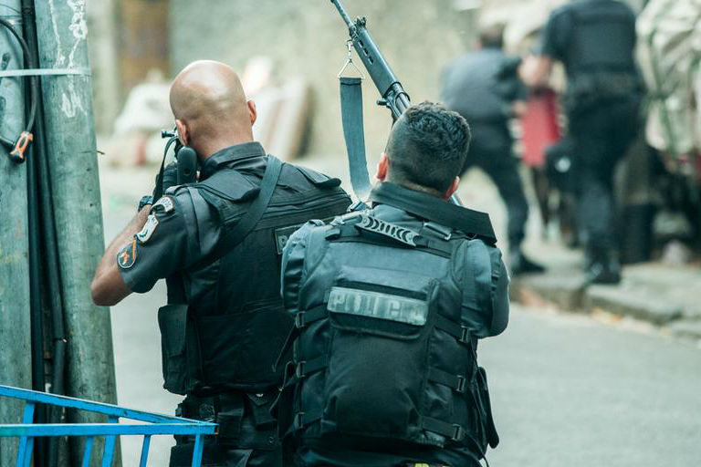Policiais em operação no Rio de Janeiro 
