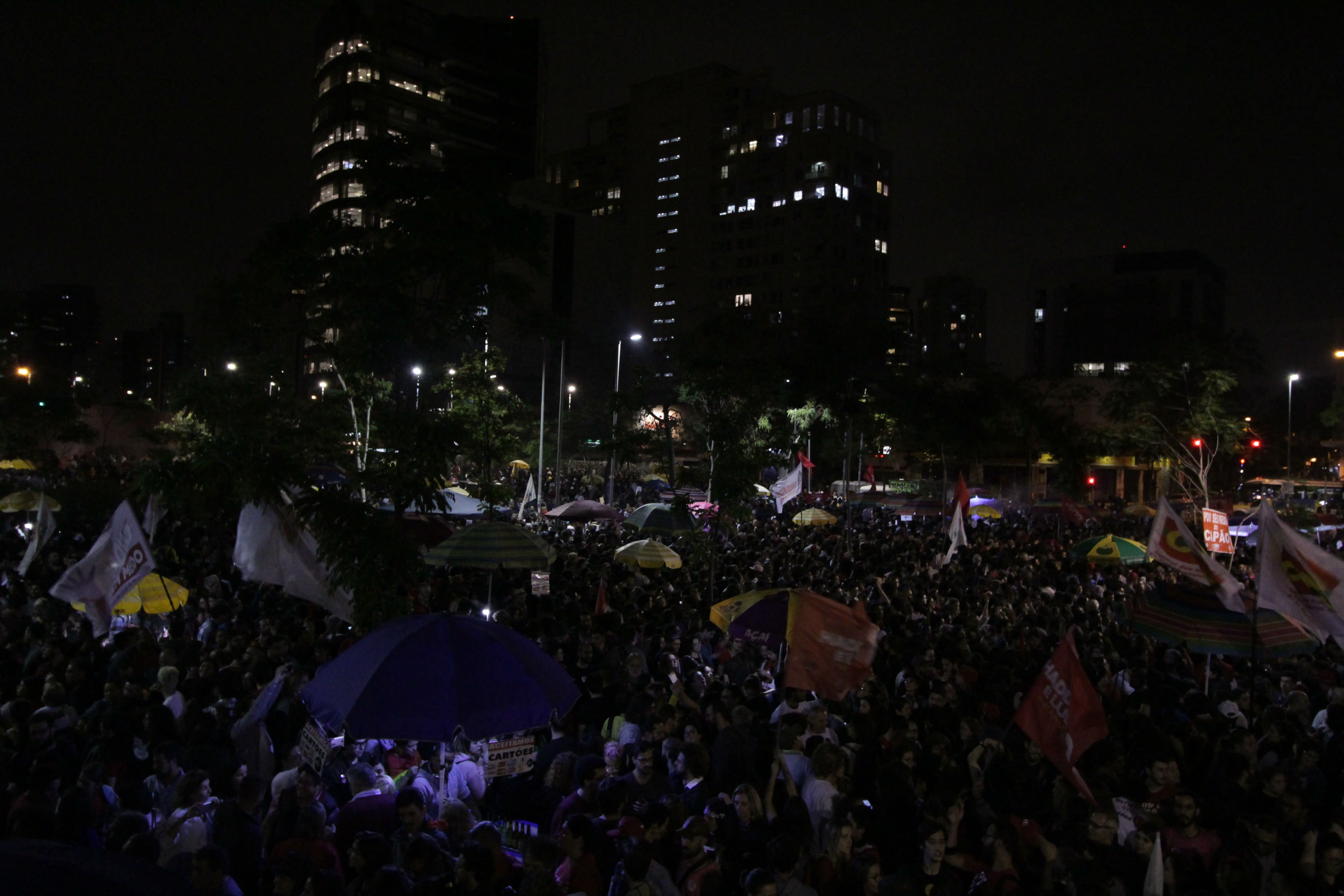 ‘Soldadinho de araque, vomita intolerância’, diz Haddad sobre Bolsonaro