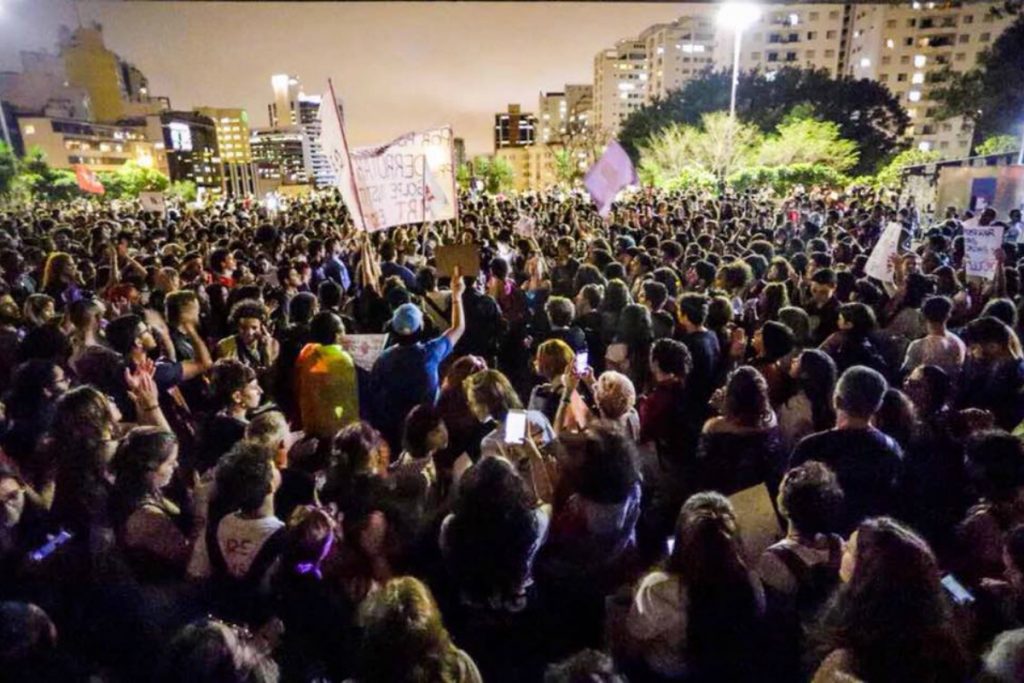 Em ato pró-Haddad, milhares se reúnem para repudiar a ditadura