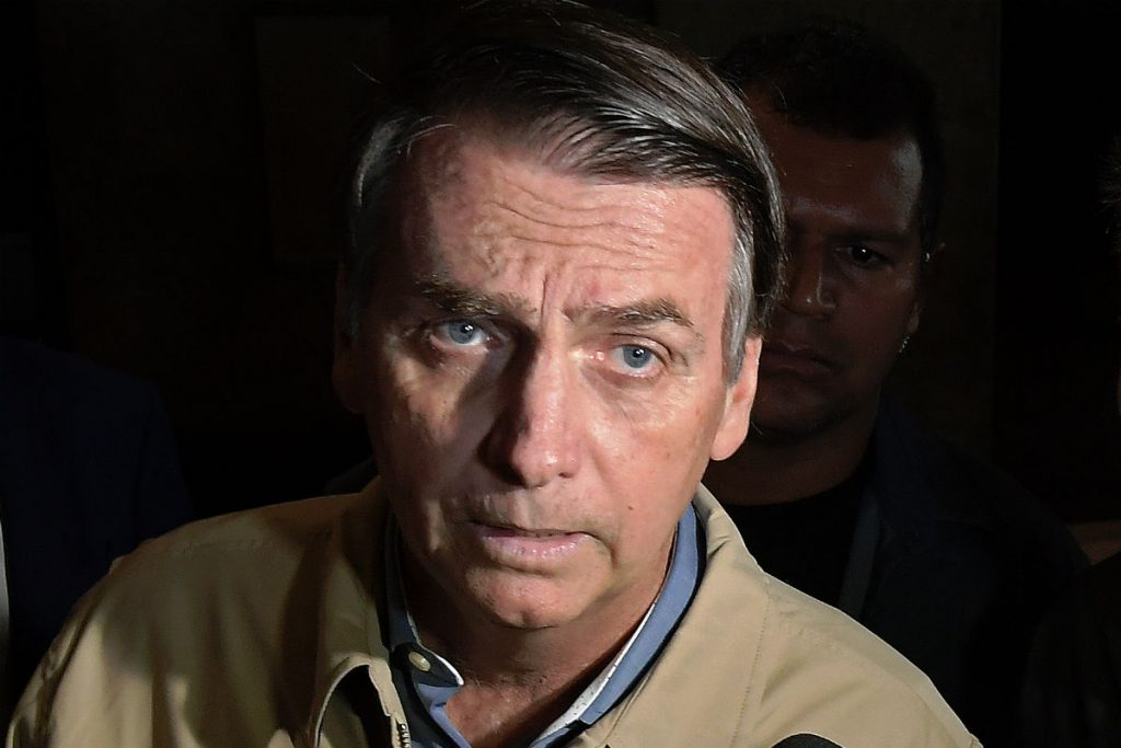 TSE abre investigação contra Bolsonaro por esquema no WhastApp